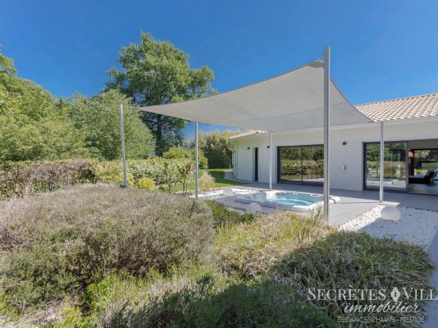 LATRESNE VILLA D'EXCEPTION 225M2 SUR 3294M2 VUE BOIS