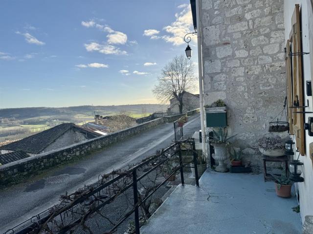 Lauzerte. Maison en pierre au village avec jardin belle vues 136m² Lauzerte