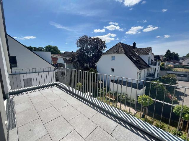 Laubenheim: Dreizimmerwohnung mit Küche, Südbalkon und Stellplatz
