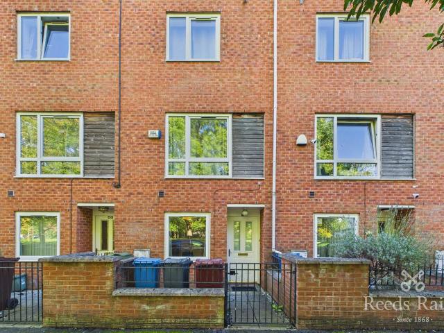 Lauderdale Crescent, Manchester, Greater Manchester M13, 4 bed terraced house to rent, £1,600 pcm | PrimeLocation