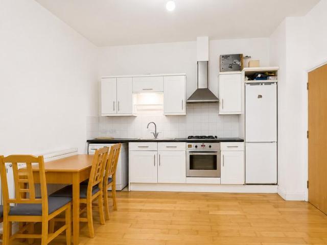 Laugan Walk, London SE17 1 bed flat to rent £1,850 pcm £427 pw