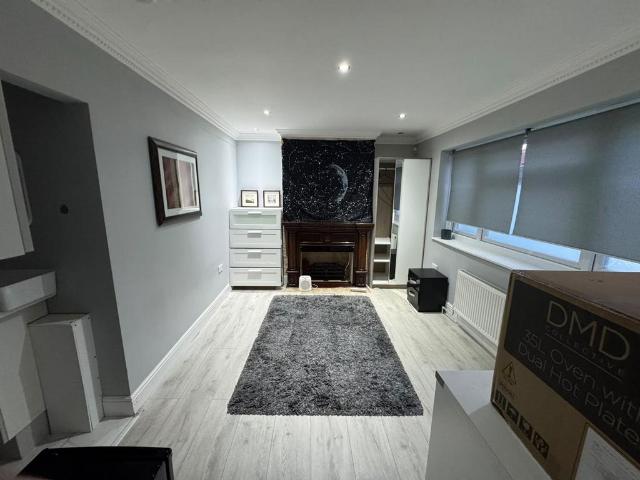 Laughton Road, Northolt, UB5 Studio to rent £1,200 pcm £277 pw