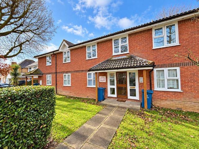 Laura Court, Parkfield Avenue, North. 1 bed flat to rent £1,499 pcm £346 pw