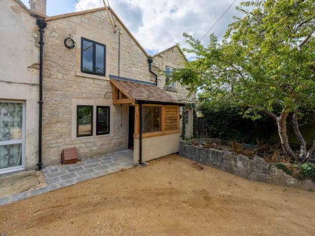 Laura Place, Box Hill, Box, Corsham 2 bed cottage to rent £1,700 pcm £392 pw