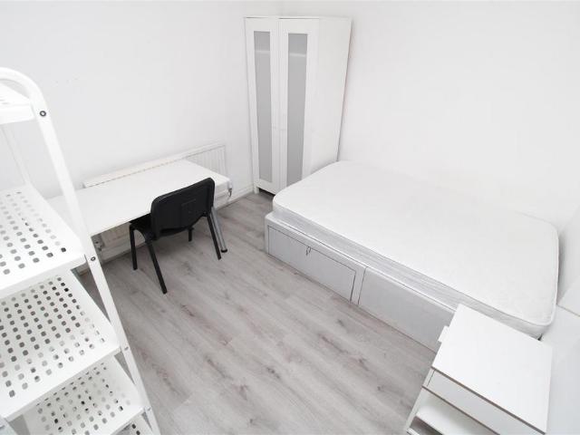 Laura Street, Pontypridd CF37 1 bed in a house share to rent £315 pcm £73 pw