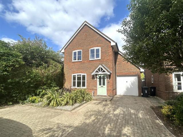 Laurence Mews, Romsey 4 bed detached house to rent £2,250 pcm £519 pw