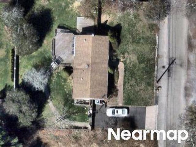 Laurelton Dr