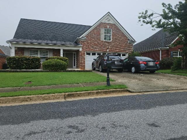 Laurelwood Ln