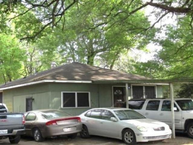 Laurel Lakes Ave