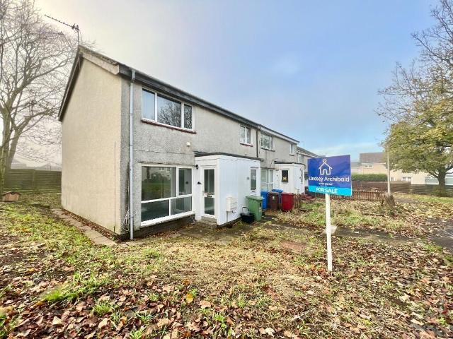 Laurel Square, Banknock, Falkirk, FK4 2 bed flat to rent £800 pcm £185 pw