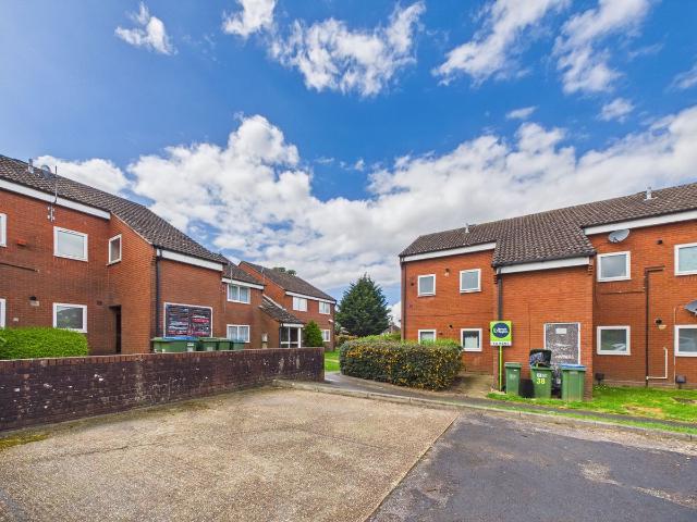 Laurel Walk, Horsham RH13, 2 bed flat to rent, £1,450 pcm | PrimeLocation