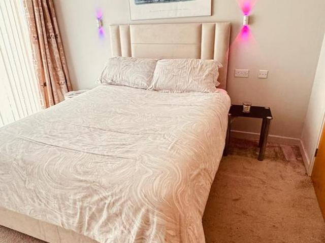 Lauriston Close, Manchester M22 2 bed flat to rent £2,800 pcm £646 pw