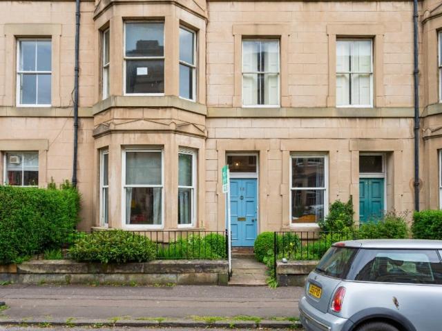 Lauriston Gardens, Central. 4 bed flat to rent £2,950 pcm £681 pw