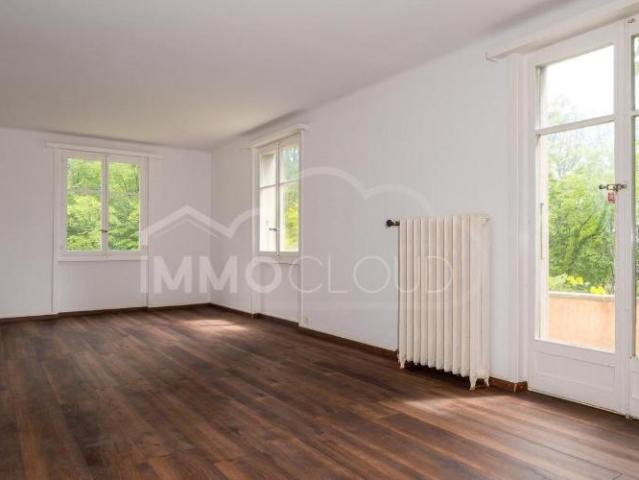 Lausanne: Freistehende Villa!