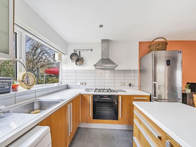 Lausanne Road, Harringay, London N8, 2 bed flat to rent, £3,350 pcm | PrimeLocation