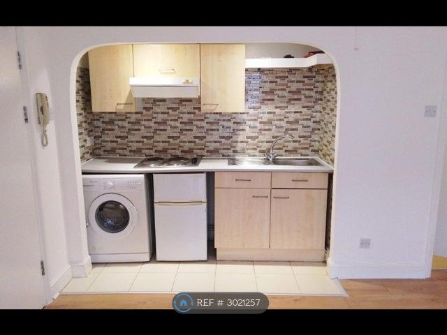 Lausanne Road, Turnpike Lane N8, Studio to rent, £1,350 pcm | PrimeLocation