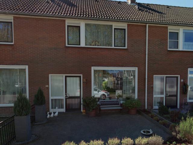 Laustraat 12