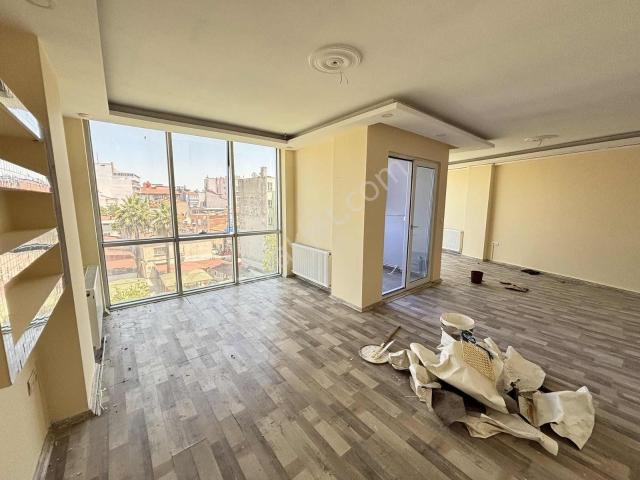 Lav Gayrimenkul'den Edremit Merkezde Kiralık 1+1 Daire & Ofis