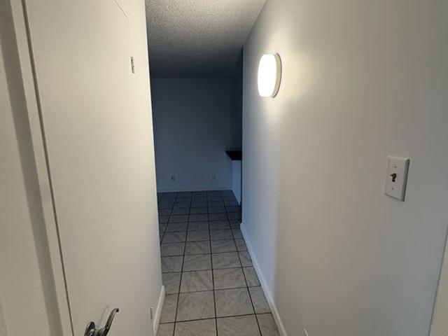 Laval 3 1/2,Tout Inclus Metro Montmoren