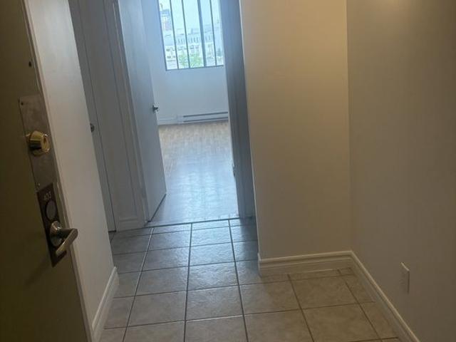 Laval 3 1/2,Tout Inclus Metro Montmoren