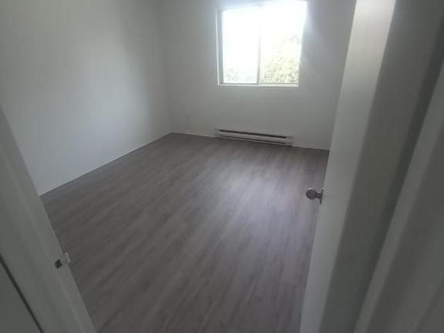 Laval Des Rapides, Grand 4 1/2 a louer