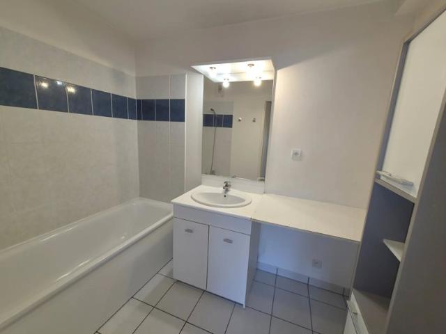 LAVAL PROCHE GARE APPARTEMENT T2 DE 50 M2 AVEC BALCON