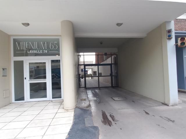 Lavalle 74, ALQUILA Departamento de tres dormitorio con cochera