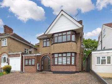 Lavender Avenue, London, NW9 5 bed detached house to rent £4,100 pcm £946 pw