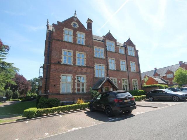 Lavender Close, Leatherhead KT22, 2 bed flat to rent, £1,725 pcm | PrimeLocation
