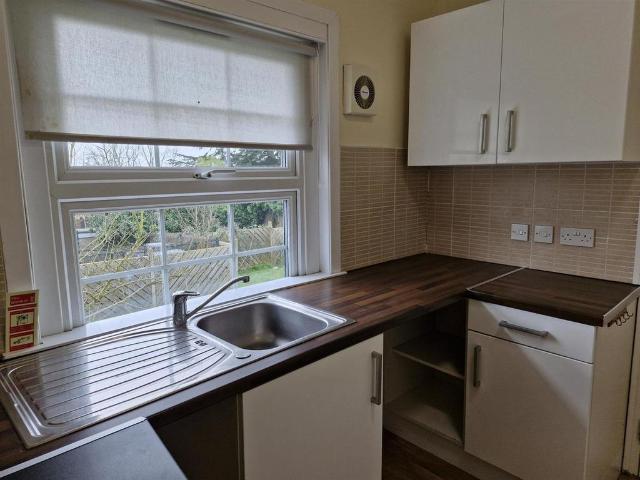 Lavender Crescent 1 bed apartment to rent £1,180 pcm £272 pw