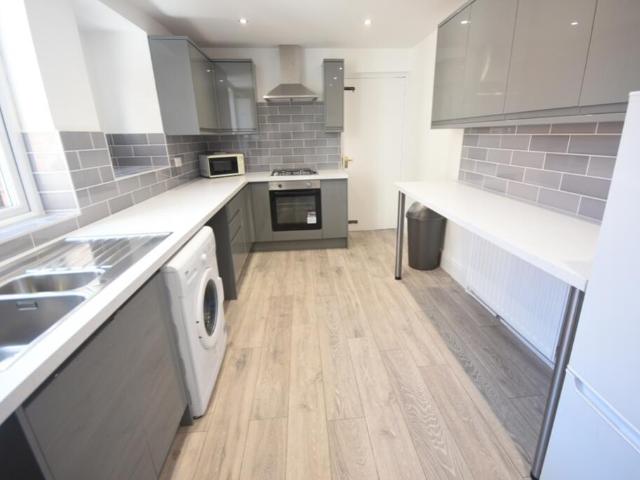 Lavender Gardens, Jesmond 5 bed maisonette to rent £3,586 pcm £828 pw