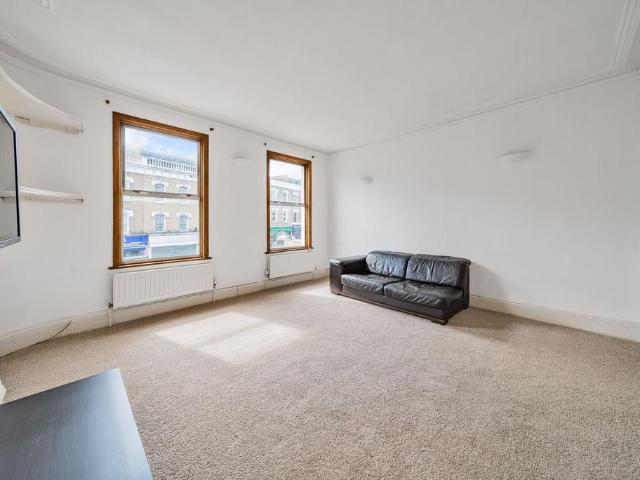Lavender Hill, Battersea, London, SW11 2 bed flat to rent £2,650 pcm £612 pw