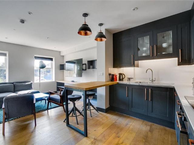 Lavender Hill, Battersea, London, SW11 Studio to rent £1,400 pcm £323 pw