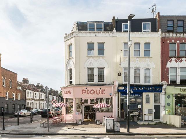 Lavender Hill, Battersea SW11, 1 bed flat to rent, £1,850 pcm | PrimeLocation
