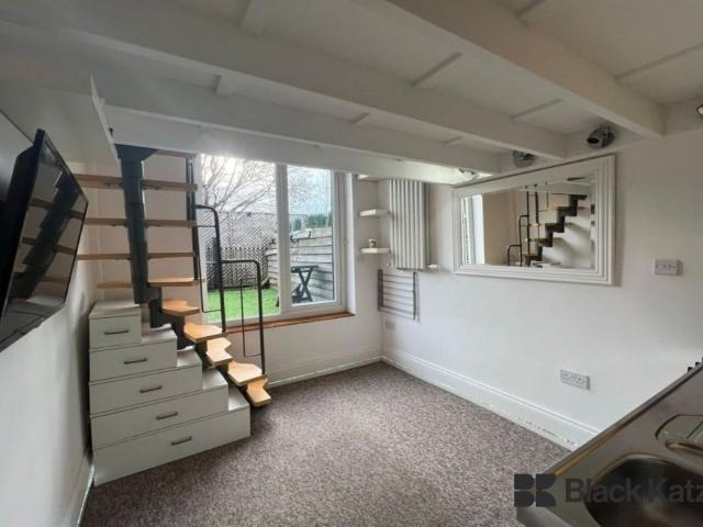 Lavender Hill, Clapham SW11, Studio to rent, £1,625 pcm | PrimeLocation