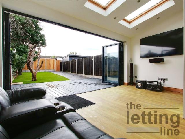Lavender Hill, Enfield, Middlesex, EN2 8NJ