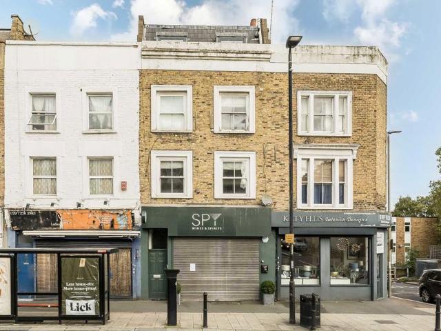 Lavender Hill, London SW11 2 bed flat to rent £2,400 pcm £554 pw