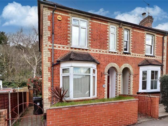 Lavender Road, Woking GU22 3 bed semi detached house to rent £1,950 pcm £450 pw