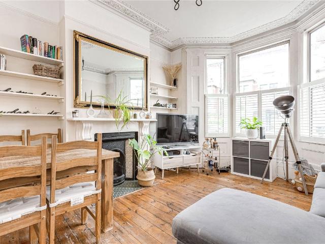 Lavender Sweep, Clapham Junction SW11, 2 bed flat to rent, £2,700 pcm | PrimeLocation