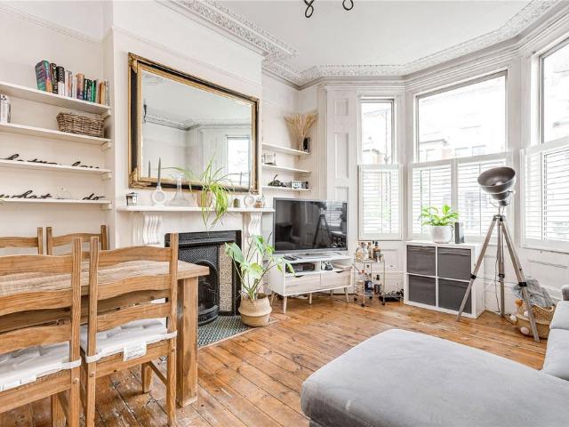 Lavender Sweep, London, SW11 2 bed flat to rent £2,700 pcm £623 pw