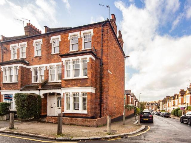 Lavender Sweep, London, SW11 3 bed flat to rent £3,500 pcm £808 pw