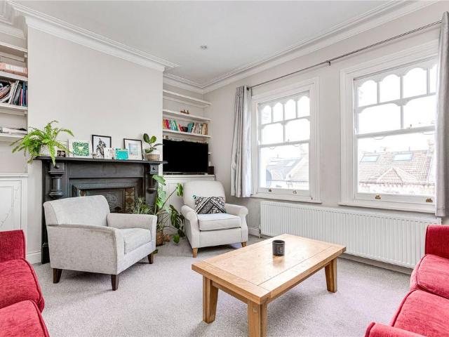 Lavender Sweep, London, SW11 3 bed flat to rent £3,350 pcm £773 pw