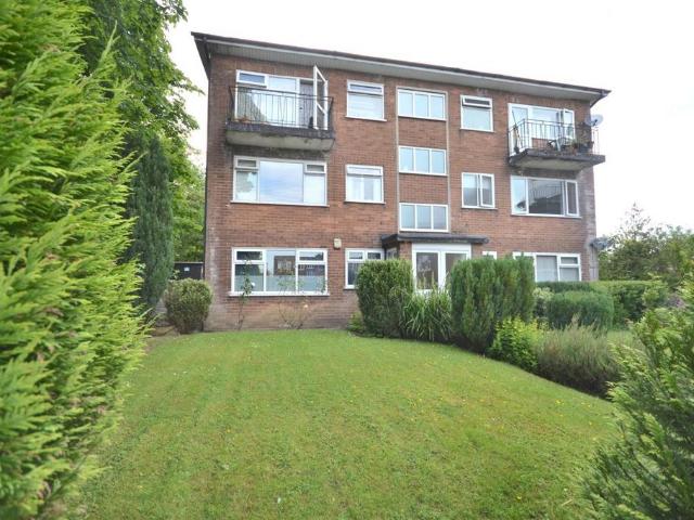Lavenham Close, Bury BL9 1 bed flat to rent £795 pcm £183 pw