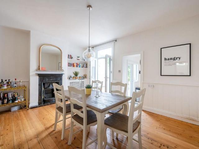 Lavenham Road, Southfields, London, SW18 3 bed terraced house to rent £3,750 pcm £865 pw