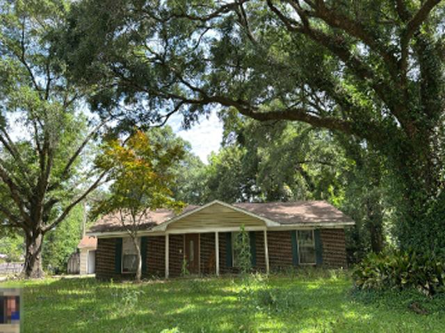 Laverne Dr S