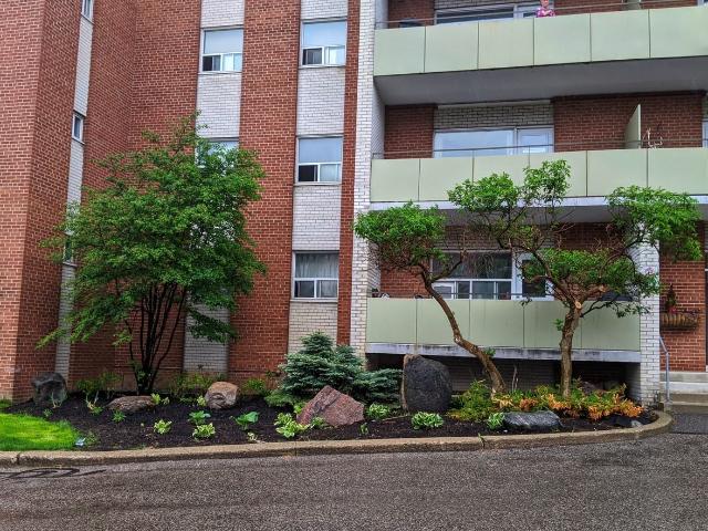 Laverock Apartments 2 Bedroom Apartment for Rent at 60 Laverock Ave, Richmond Hill, ON L4C 4J6 Mill Pond