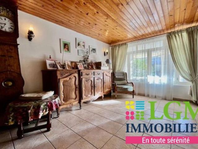 LAVERUNE CENTRE: MAISON T5 de 120 m² Habitables, avec Garage, sur 300 m² de Parcelle