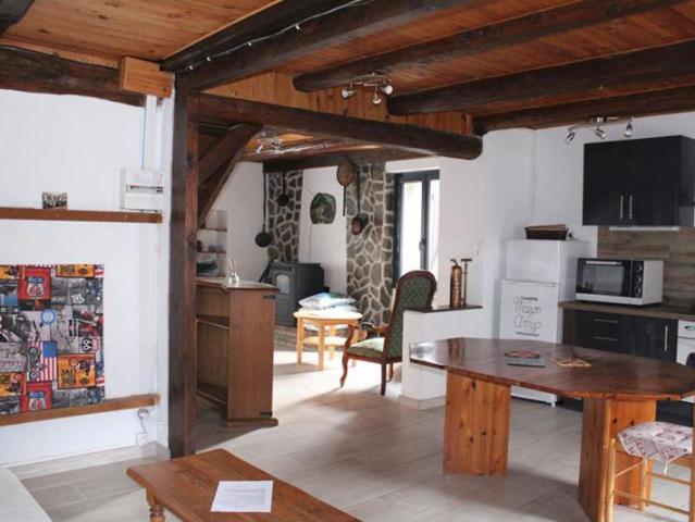 Laveyrune maison avec terrasse et vue sur l' Allier