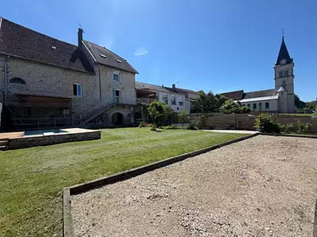 Lavigny 39210 Achat / Vente maison 7 pièces t7 piscine jardin