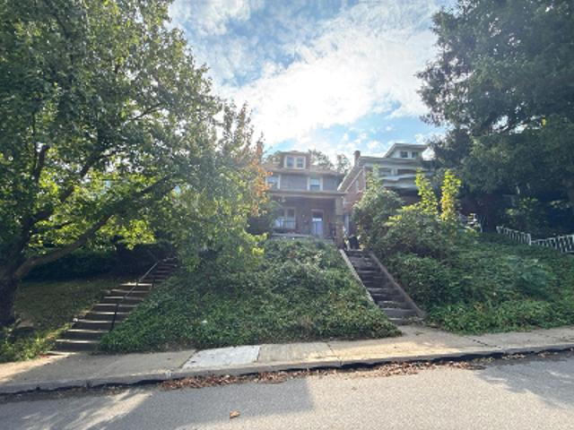 Lavina Ave